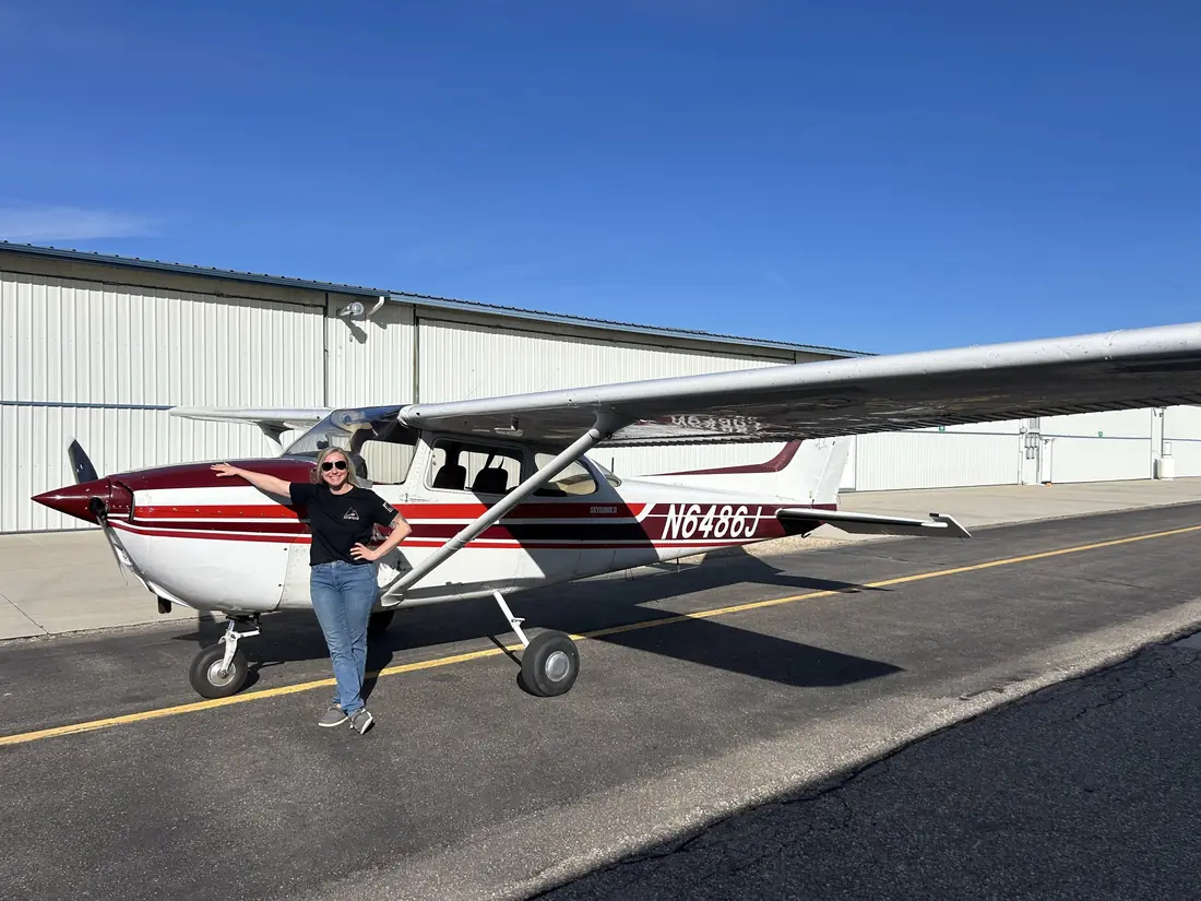 Amber Tjaden with Cessna 172 N6486J after earning her Commercial add-on
