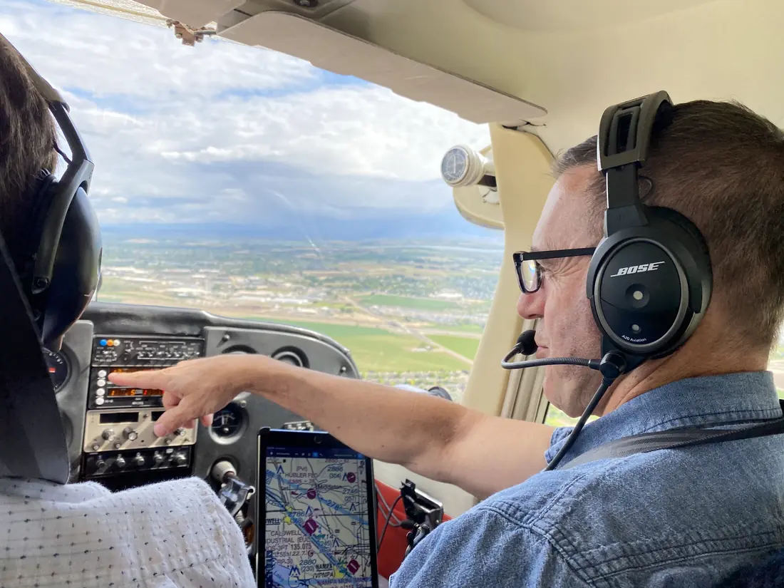Instructor pointing out traffic from the cockpit of 86J above the Treasure Valley